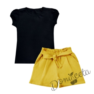 Детски комплект от къси панталонки в горчица и тениска в черно за момиче