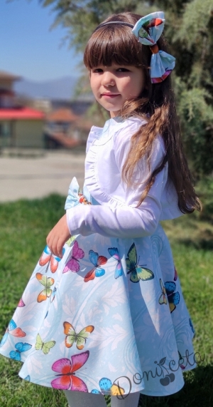 Детска рокля в тюркоаз на пеперуди тип клош с болеро в бяло