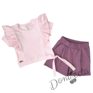 Летен комплект момиче от къси панталони в лилаво и тениска с къдрички