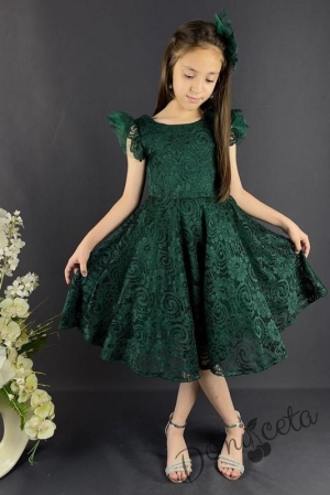 Детска рокля с къс ръкав от дантела в тъмнозелено на цветя и панделка за коса