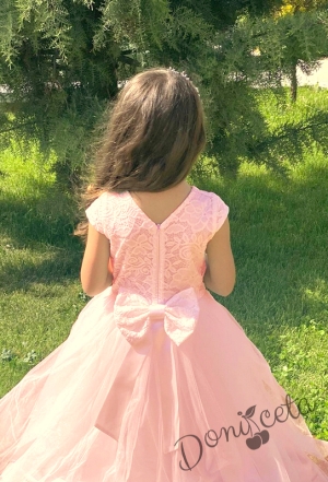 Официална дълга детска рокля от дантела и тюл в прасковено
