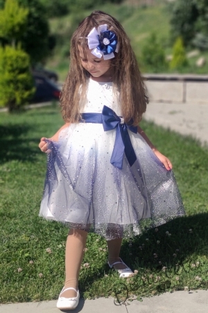Детска рокля в бяло и тъмносиньо без ръкав с тюл 8545465 4
