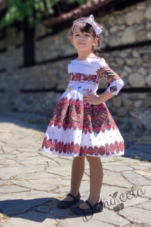 Детска рокля с фолклорни етно мотиви тип народна носия 