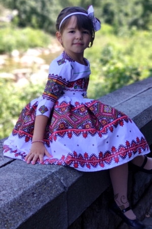 Детска рокля с фолклорни етно мотиви тип народна носия  4