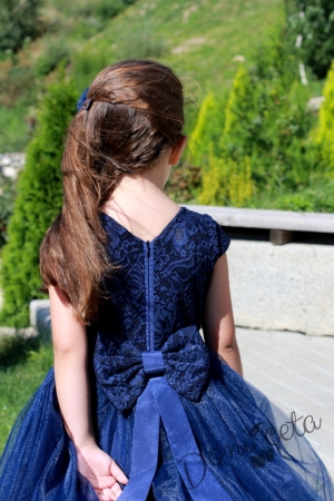 Дълга официална детска рокля от дантела и тюл в тъмносиньо9