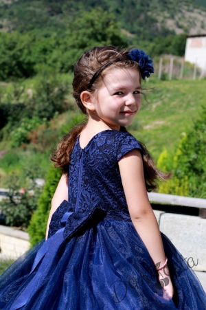 Дълга официална детска рокля от дантела и тюл в тъмносиньо10