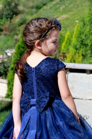 Дълга официална детска рокля от дантела и тюл в тъмносиньо11