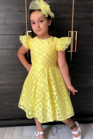 Детска рокля с къс ръкав от дантела и тюл в жълто