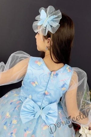 Официална детска рокля с дълъг ръкав, богат тюл и бродирани пеперуди в светлосиньо