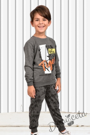 Детски комплект за момче от блуза и панталон в тъмносиво с тигър