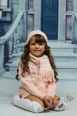 Детска плетена рокля в розово с шапка и шал 3
