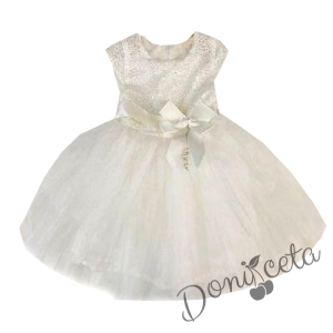 Официална детска рокля в бяло от пайети и тюл на пластове с панделка за коса
