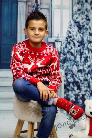 Детски коледен пуловер  в червено с елени в бяло за момче  7