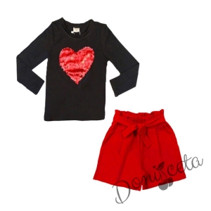 Детски комплект от блуза със сърце в черно и къси панталони в червено