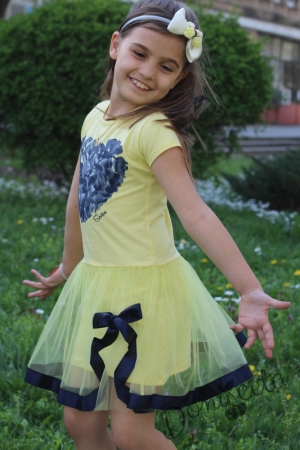 Детска лятна рокля в жълто със сърце и тюл