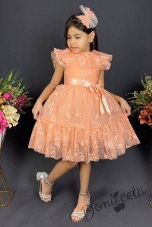 Детска рокля в прасковено с къс ръкав и панделка за коса с пеперуди