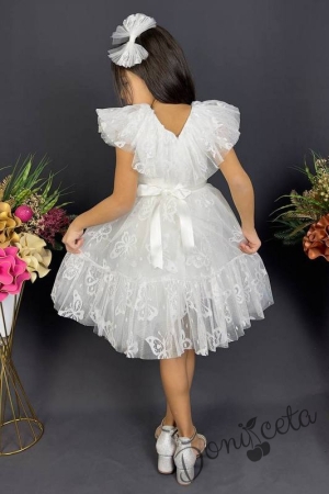 Детска рокля в бяло с къс ръкав и панделка за коса с пеперуди3