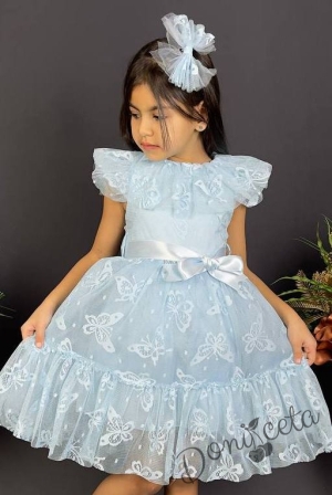 Детска рокля в светлосиньо с къс ръкав и панделка за коса с пеперуди4