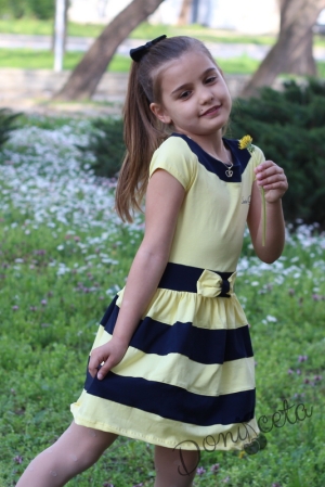 Лятна детска рокля в жълто на райе