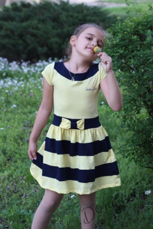 Лятна детска рокля в жълто на райе