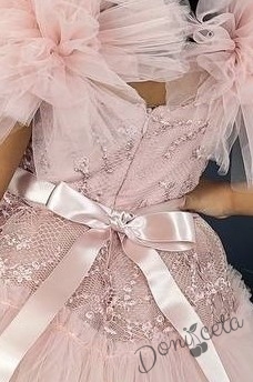 Официална детска рокля с  тюл и помпони  в розово с дантела 4