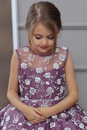 Официална детска рокля без ръкав на цветя в лилаво 2