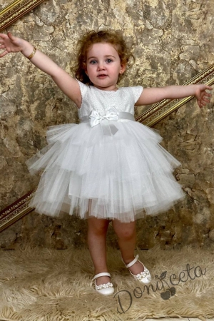 Официална детска рокля с къс ръкав в бяло на пластове с панделка 1