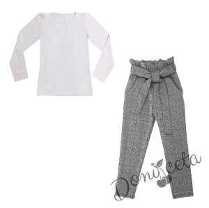 Детски комплект от блуза в бяло и  панталони в сиво  3