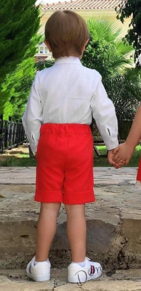 Комплект от риза в бяло и къси панталони в червено за момче 3