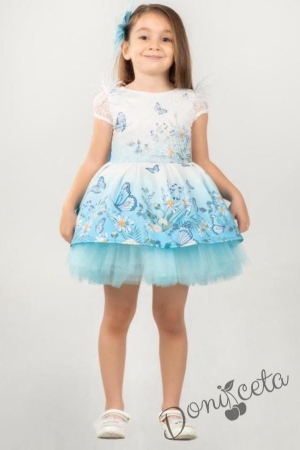Детска рокля в светлосиньо и бяло с цветя с панделка за коса с къс ръкав 1