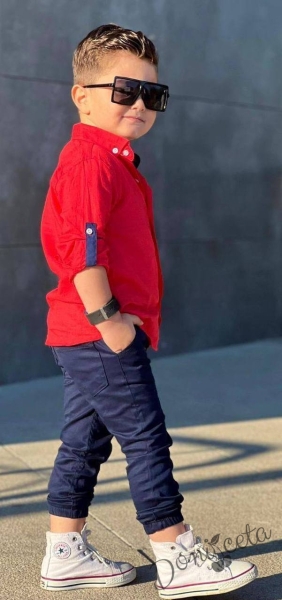 Комплект от риза в червено и панталон в тъмно синьо за момче