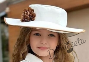 Официален комплект Антоанет - сако с дантела в бяло, пола от богат тюл на пластове в цвят бежово и шапка с цвете 4