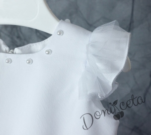 Детска официална рокля в бяло с къс ръкав тип пеперудка и пола от богат тюл с панделка на нивото а кръста и перлички 3