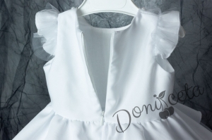 Детска официална рокля в бяло с къс ръкав тип пеперудка и пола от богат тюл с панделка на нивото а кръста и перлички 4