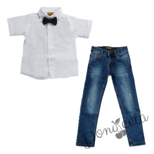 Комплект от риза в бяло с папийонака и дълги дънки в синьо 