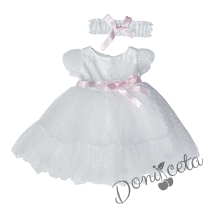 Официална детска рокля с дантела на точки и тюл в бяло с коланче от сатен в розово и лента за глава 43566987