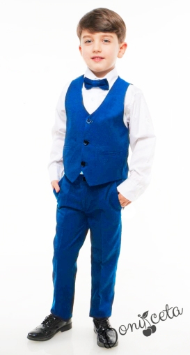Официален костюм за момче от елек в синьо, риза в бяло, панталон и папийонка 45655588