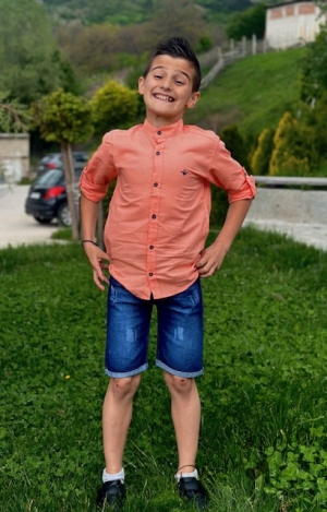 Комплект от риза за момче в оранжево и къси дънки в синьо