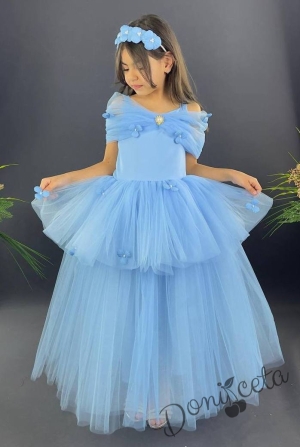 Детска официална дълга рокля Алиса в светлосиньо с паднало рамо от тюл на пластове с цветя и диадема от цветя