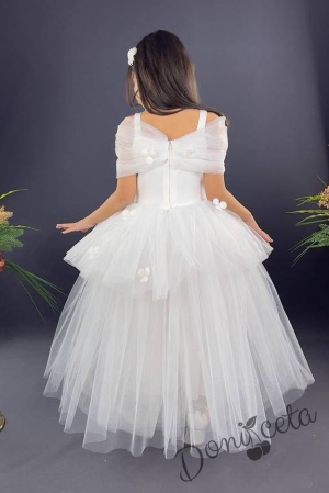 Детска официална дълга рокля Алиса в бяло с паднало рамо от тюл на пластове с цветя и диадема от цветя 5