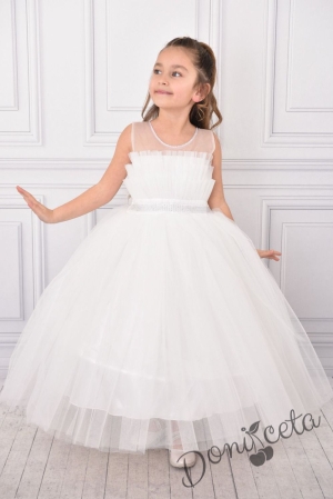 Официална дълга детска рокля в бяло без ръкав от тюл за шаферка с блестящо коланче и обръч