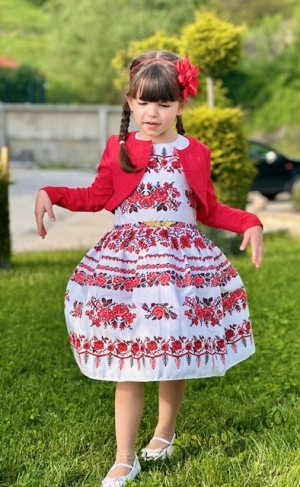 Детска рокля без ръкав с фолклорни/етно мотиви тип носия с червено болеро 84657597