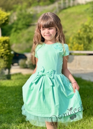 Ежедневна детска рокля с къс ръкав с тюл, панделка и розички от тюл в тюркоаз/мента