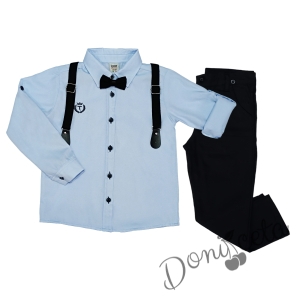 Детски комплект от панталон в черно, риза в светлосиньо с емблема, папийонка и тиранти в черно 766102050 1
