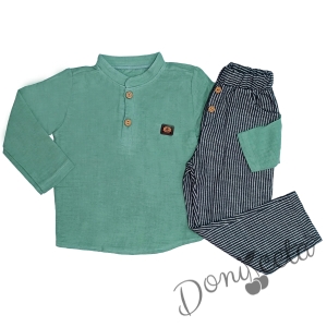 Комплект за момче от блуза с дълъг ръкав с емблема в зелено и раиран панталон 1