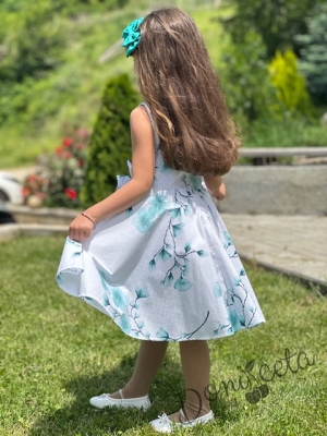 Детска рокля в бяло на нежни орхидеи в мента тип клош 3