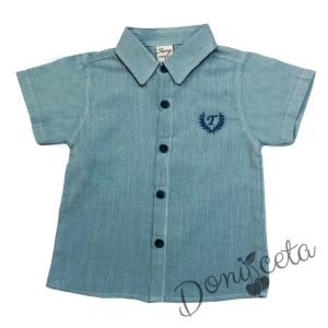 Комплект за момче от блуза с къс ръкав с емблема в тюркоаз/мента и къси дънки в синьо 2