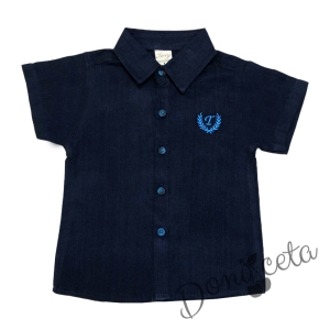 Комплект за момче от блуза с къс ръкав с емблема в тъмносиньо и къси дънки в синьо 2