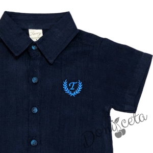 Комплект за момче от блуза с къс ръкав с емблема в тъмносиньо и къси дънки в синьо 3