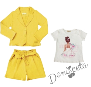 Детски комплект от сако, къси панталони в жълто и тениска в екрю с момиче